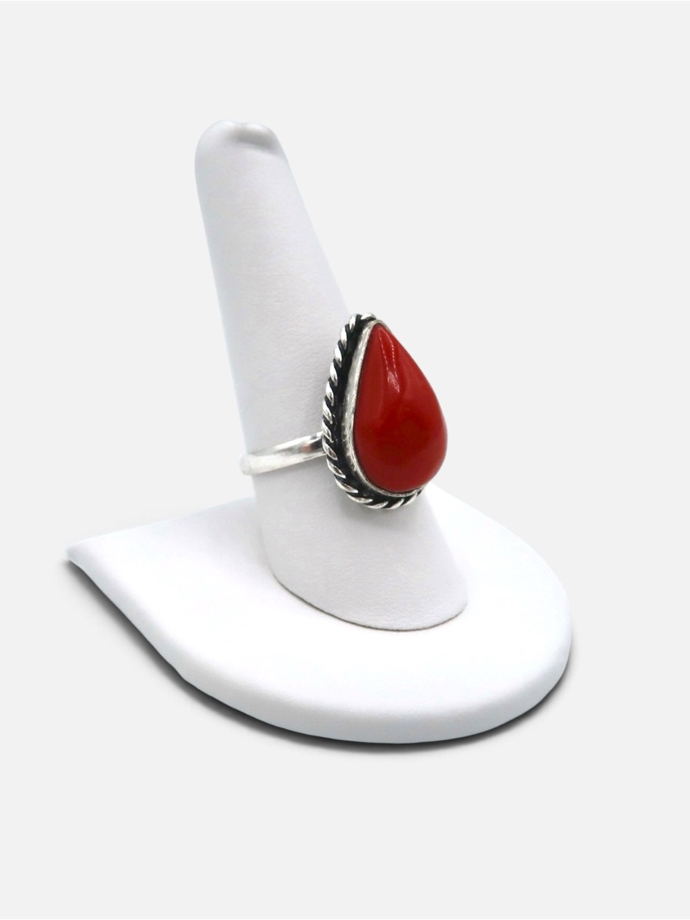 VINTAGE RED CORAL RING - Picture 2 of 4